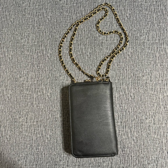 Steve Madden Quilted Cell Phone Crossbody Pouch With A Gold Chain - Picture 5 of 15